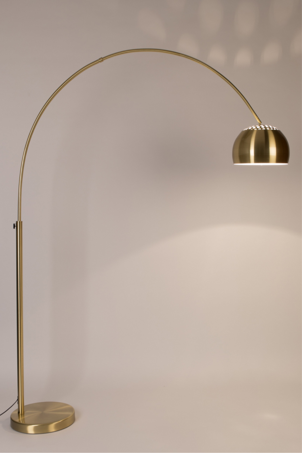 Op de een of andere manier Kwestie Roestig Gold Metal Arched Floor Lamp | Zuiver Bow | Dutch Furniture –  DUTCHFURNITURE.COM