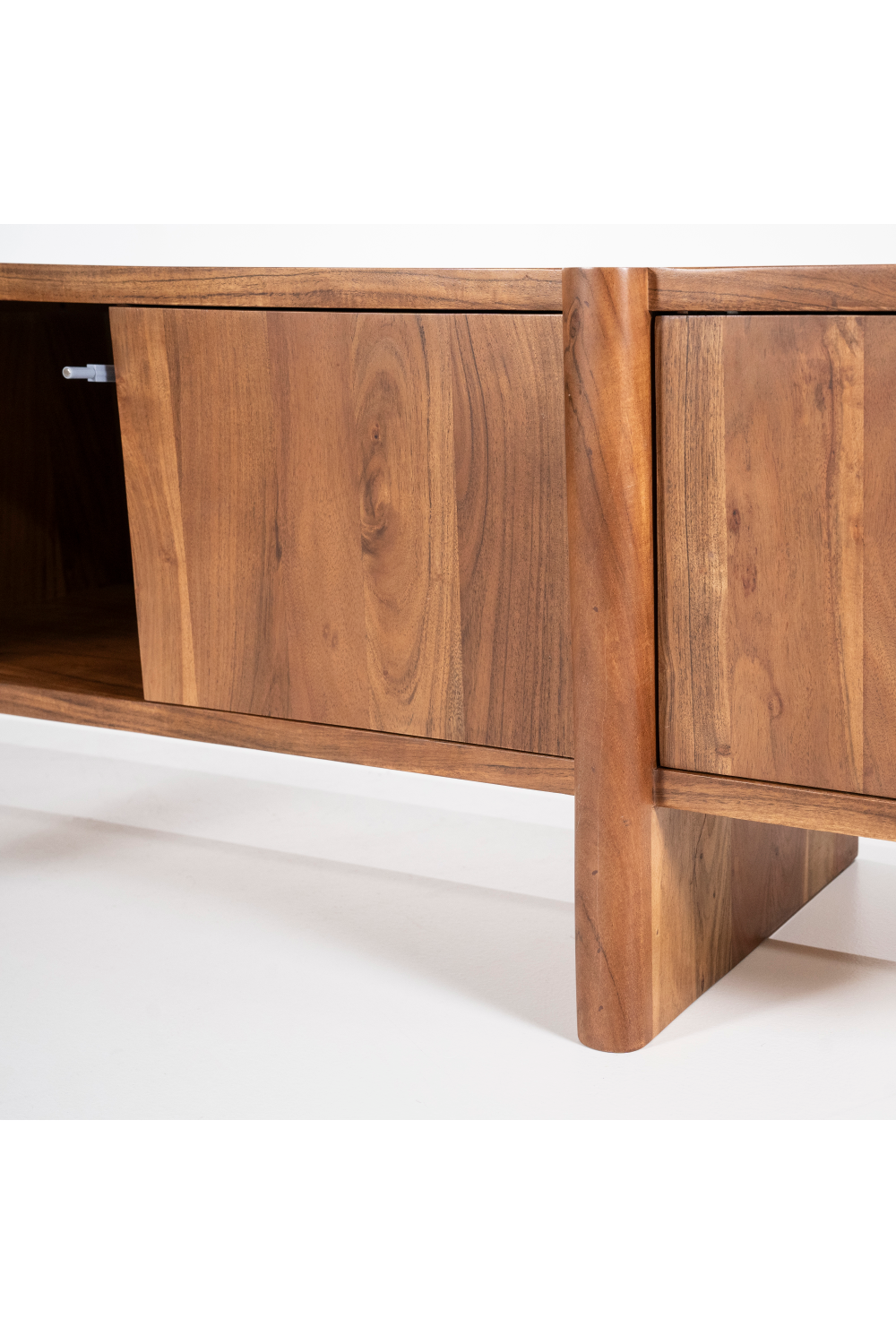 Acacia Farmhouse TV Cabinet | Eleonora Julian | Dutchfurniture.com