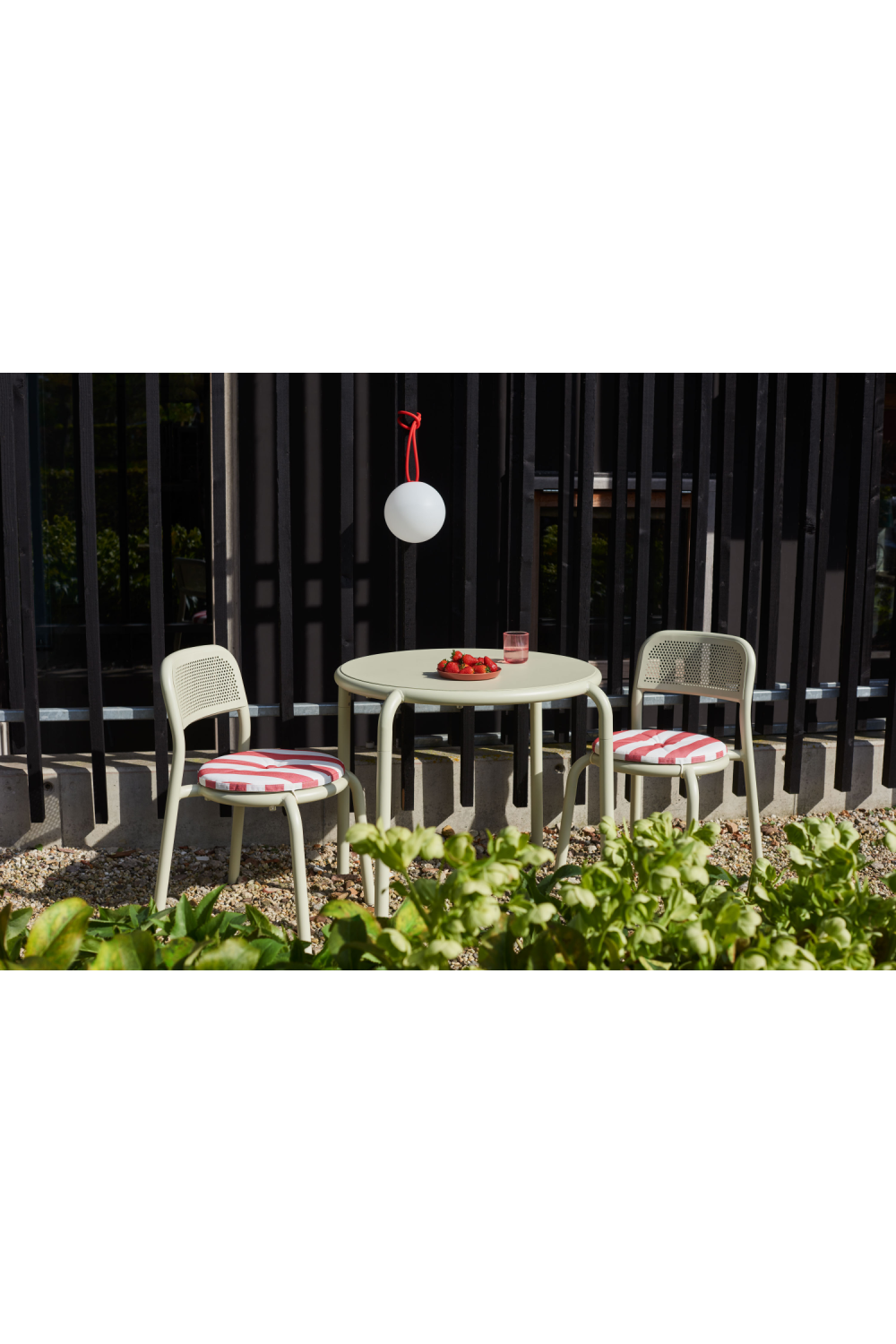 Aluminum Outdoor Bistro Table | Fatboy Toni Bistreau | Dutchfurniture.com 