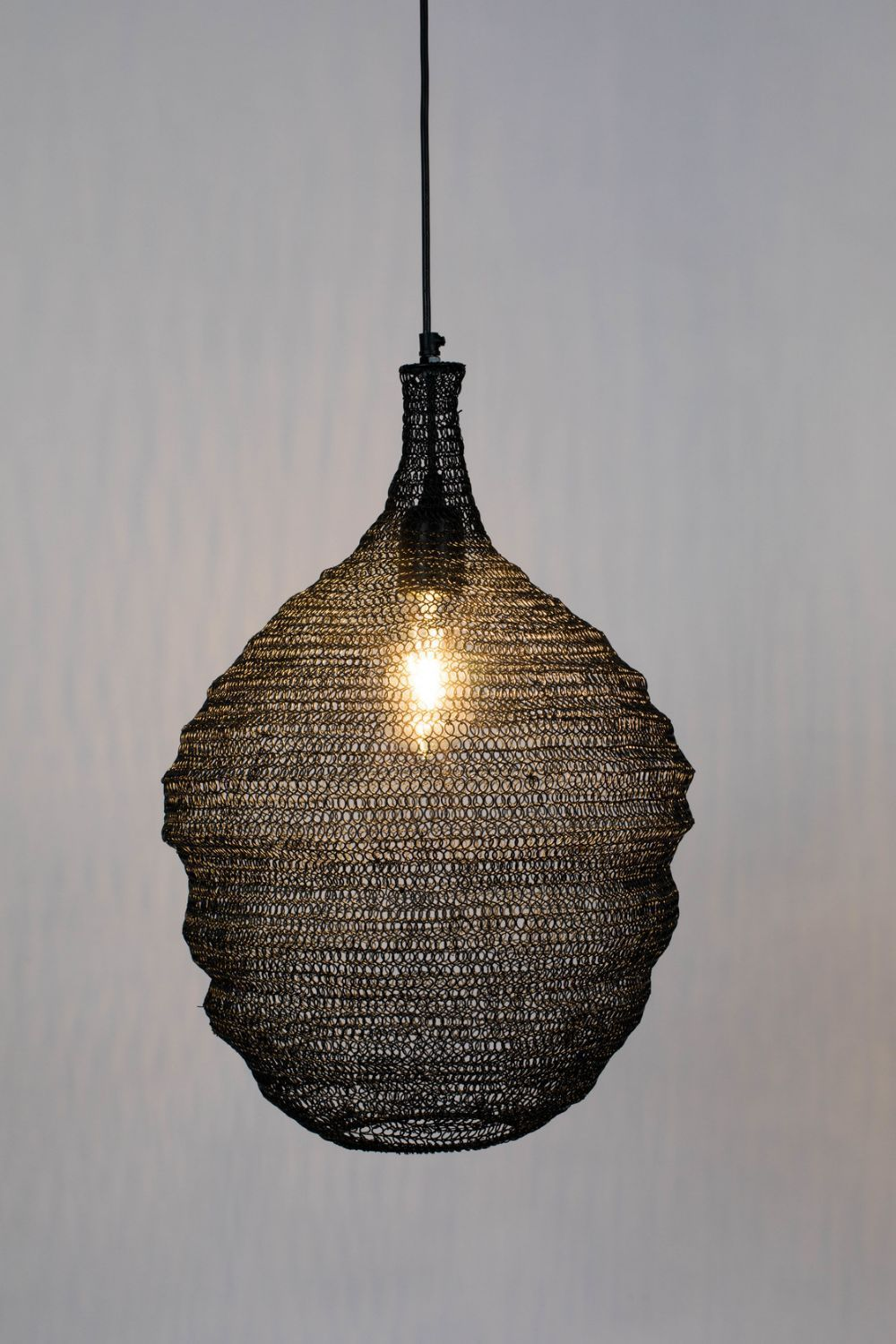 Black Iron Mesh Pendant Lamp M | DF Lena | DutchFurniture.com