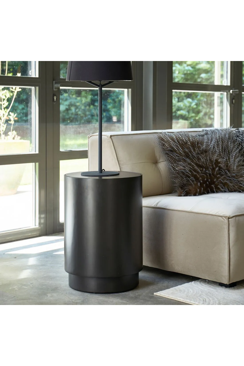 Black Wood Cylindrical End Table | Rivièra Maison Hollywood Hills | Dutchfurniture.com