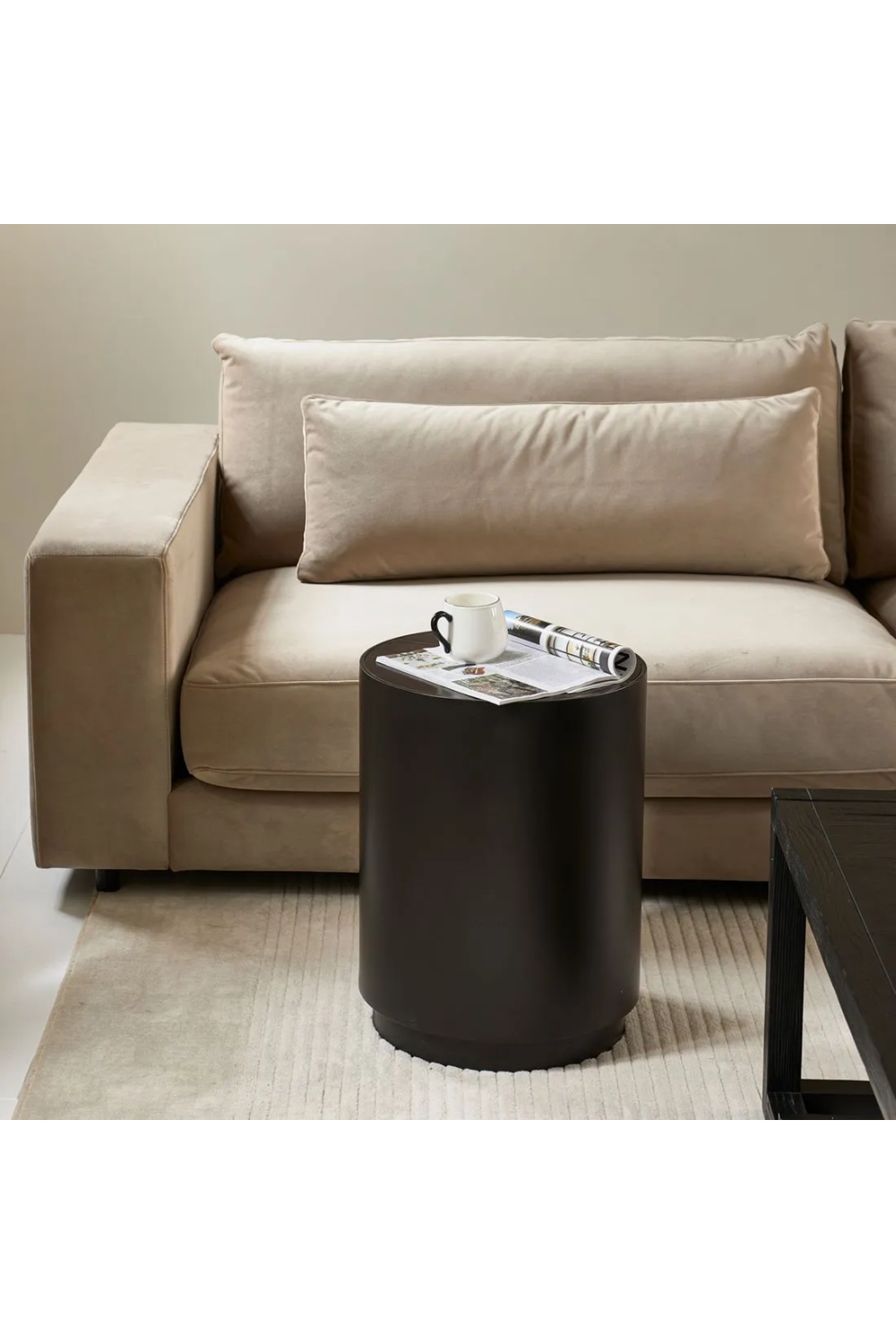 Black Wood Cylindrical End Table | Rivièra Maison Hollywood Hills | Dutchfurniture.com